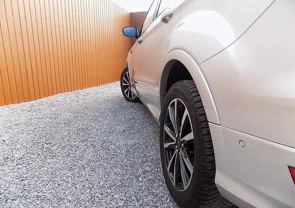 Ford Kuga cena 77900 przebieg: 58000, rok produkcji 2019 z Bielawa małe 562